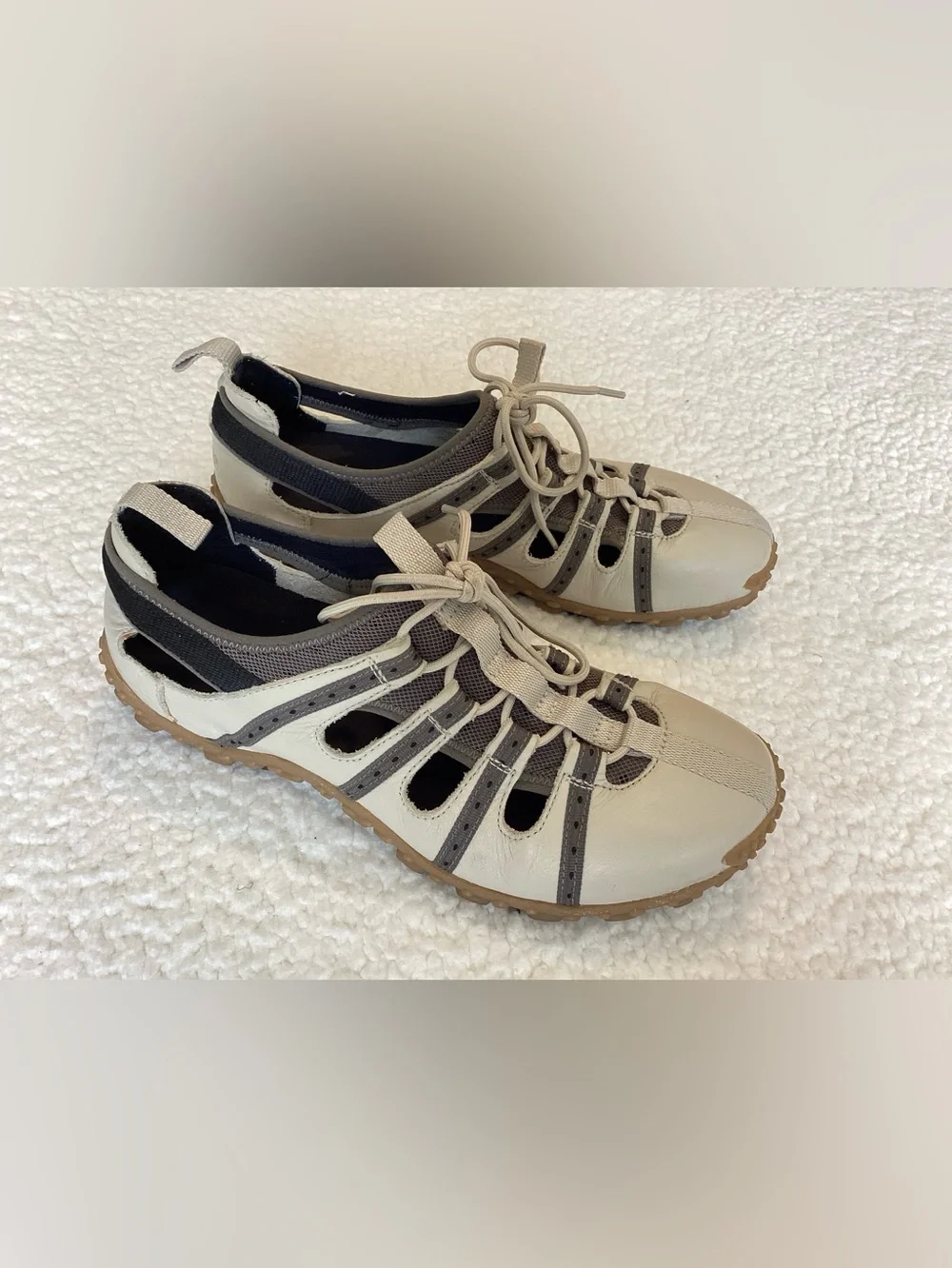 TSUBO Leather Fisherman Women’s Sneakers Comfort Walking Shoes Cream Taupe 8
